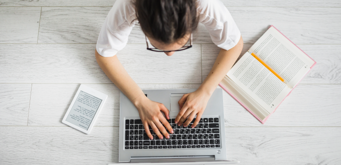 Hacer en lugar de ver: proyecto para estimular la participación de mujeres en carreras tecnológicas en Uruguay